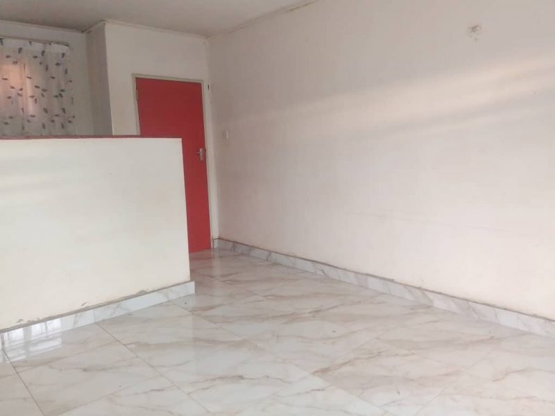 SPENCER COOK FLAT TO LET