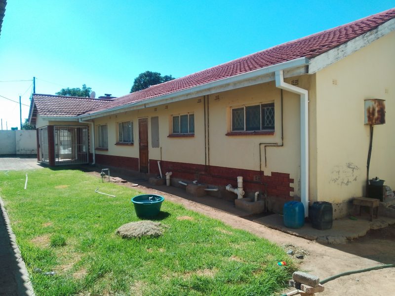 ZIMRE PARK HOUSE TO LET