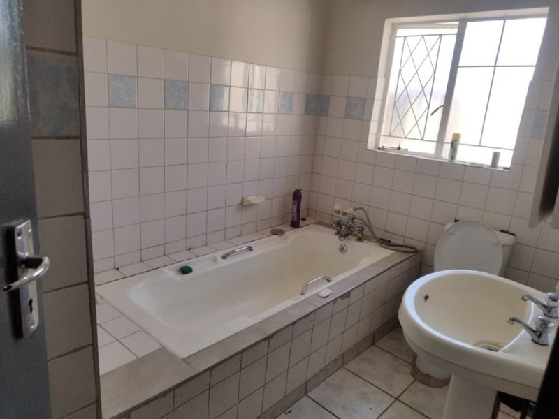 RUWA HOUSE TO LET